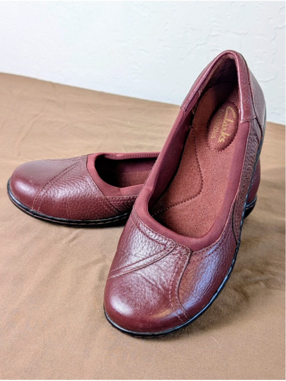 Clarks Bendables Burgundy Leather Slip On Flats Womens 6.5W Wide Comfort Shoes